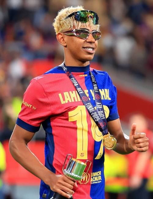 长春橙风球迷会晒亚泰绯闻外援集锦