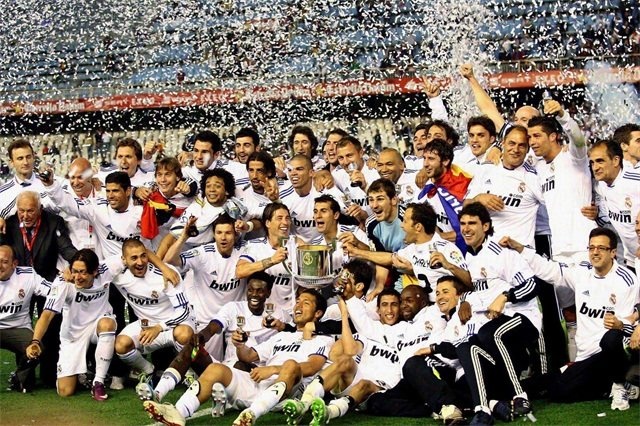 勇士1分惜败快船，无耻黑哨小佩顿干扰球漏判，科尔怒吼有理，库里六犯离场太冤