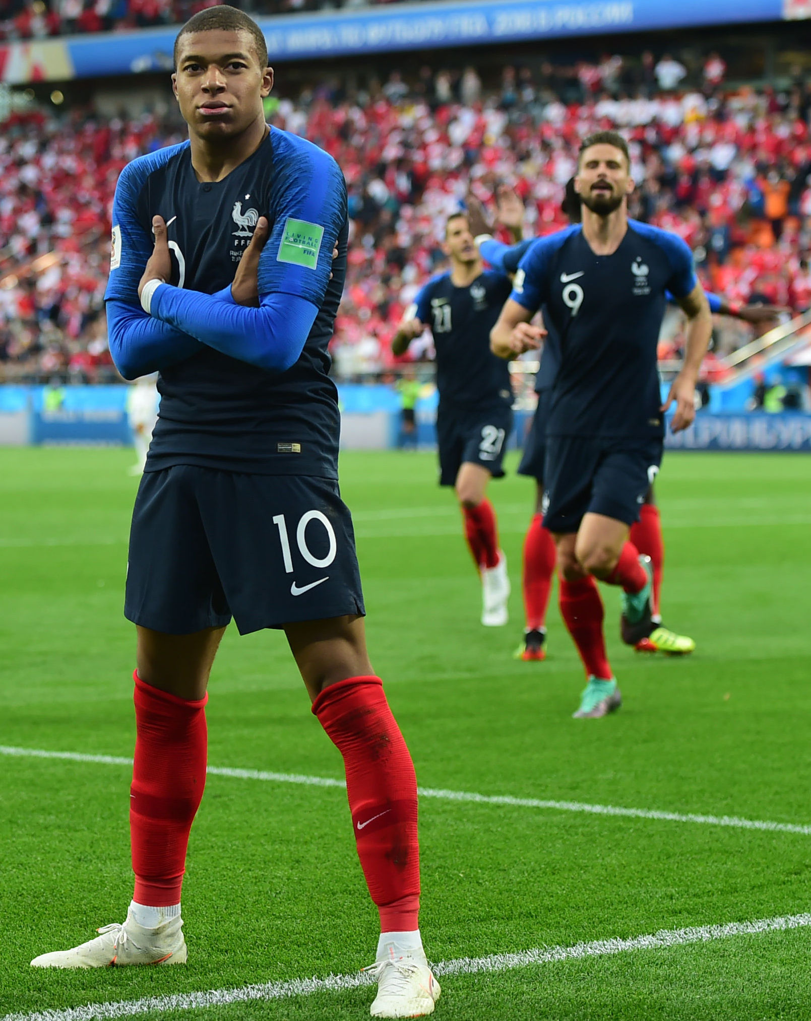 中超-莱昂纳多进球古斯塔沃破门 海港主场胜海牛