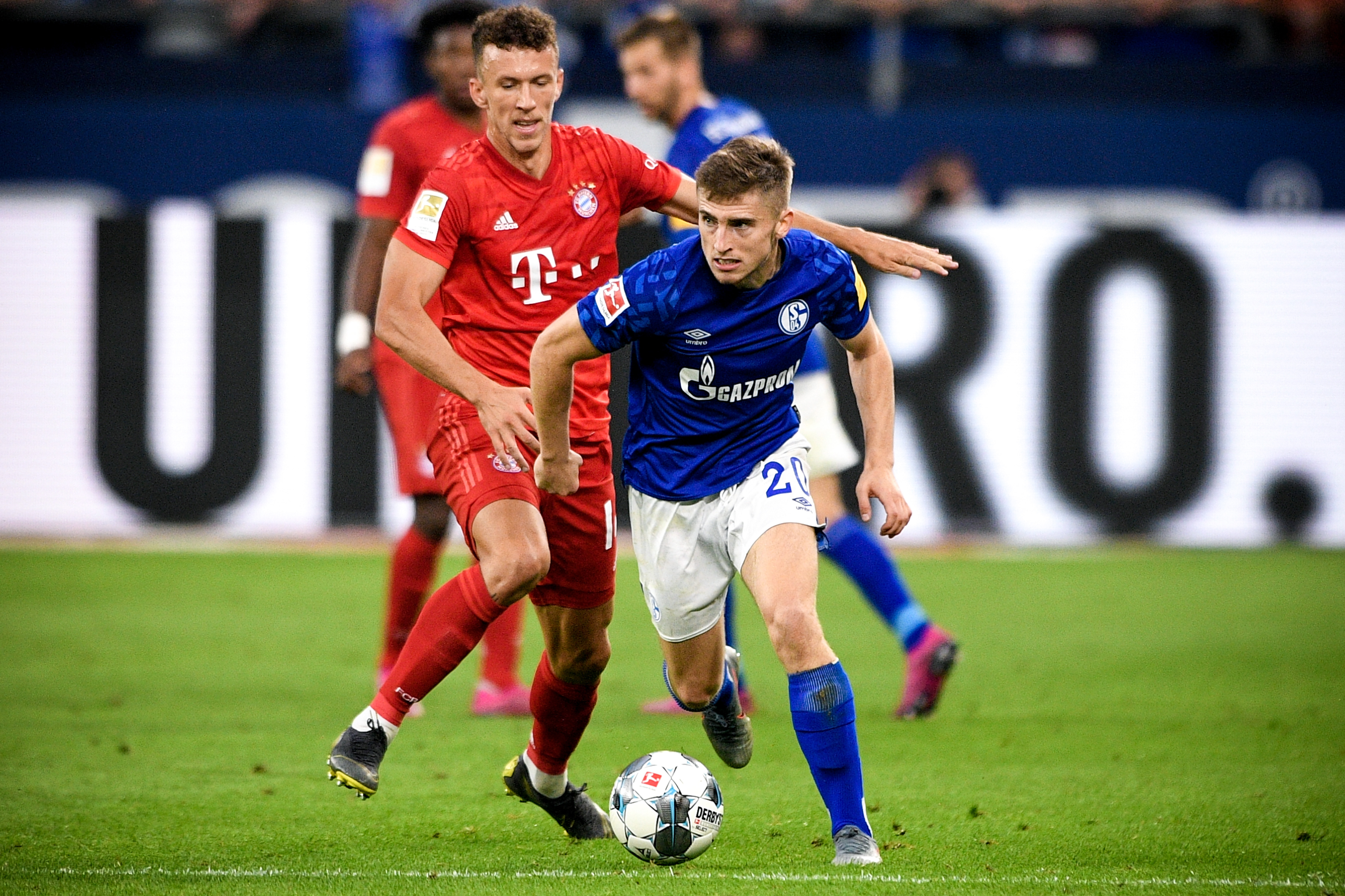 [欧冠]特奥假摔红牌 10人米兰1-2费耶诺德遭淘汰