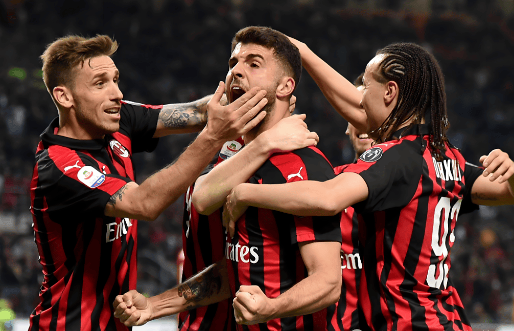 COSPLAY图赏：樱花妹COS《蔚蓝档案》康娜 死库水泳衣难掩肉感身材