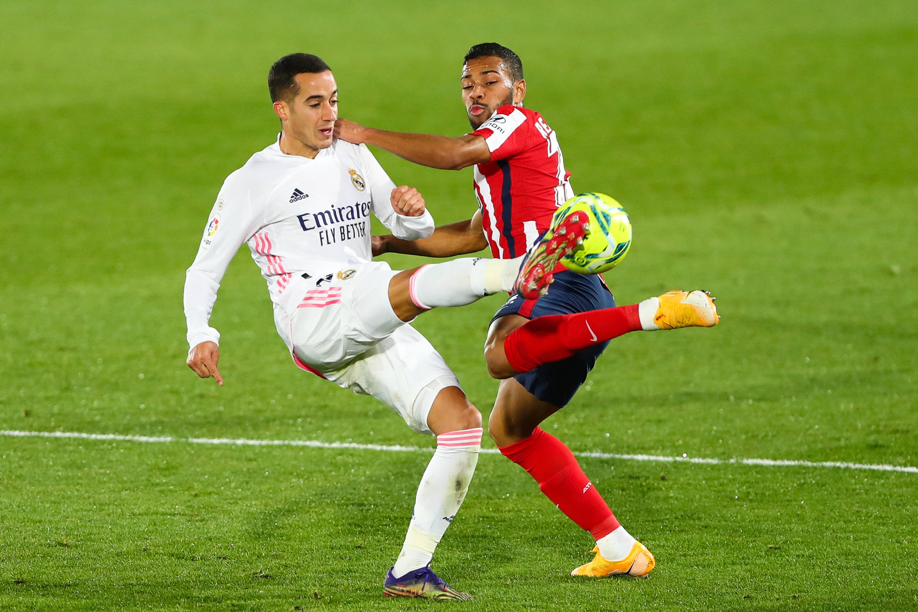 泪目！41岁詹皇轰31+9+10：霸气战斧劈扣，伤病挡不住他