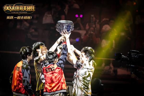 【战报】2025LPL春季赛RA 0-2 EDG，Viper操作拉满助EDG拿下比赛